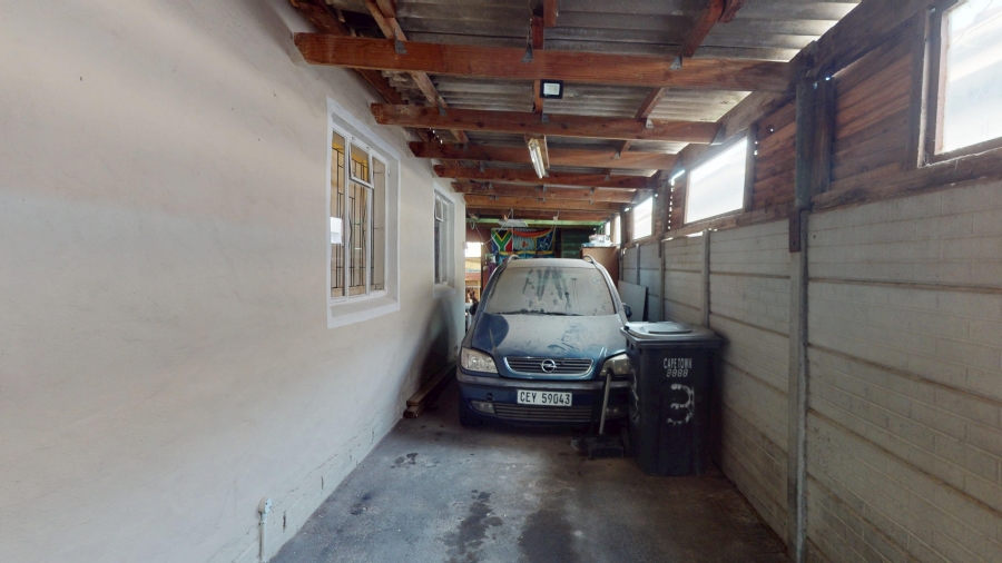 4 Bedroom Property for Sale in Gustrouw Western Cape
